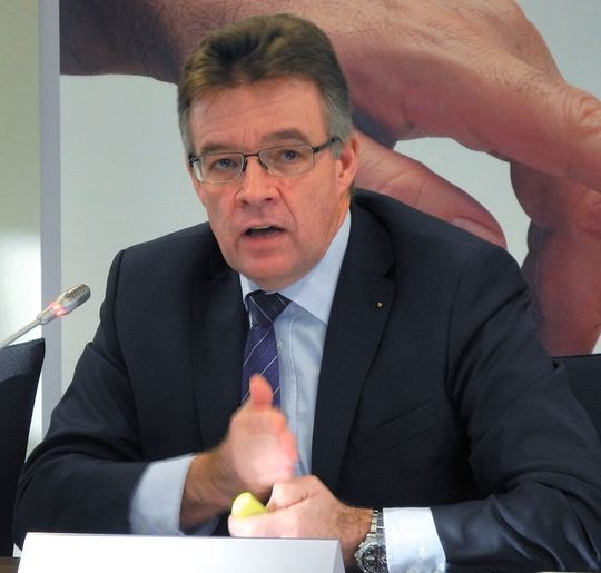 Die Elektroindustrie bleibt ein Stabilitätsanker im verarbeitenden Gewerbe, ist Dr. Klaus Mittelbach vom ZVEI überzeugt. Die Elektroindustrie bleibt ein Stabilitätsanker im verarbeitenden Gewerbe, ist Dr. Klaus Mittelbach vom ZVEI überzeugt.
