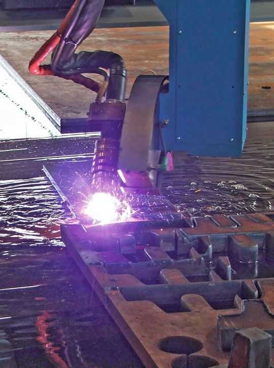 Plasmabrenner mit Fasenaggregat. (Bild: Lind) Plasmabrenner mit Fasenaggregat. (Bild: Lind)