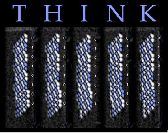 Mit fünf Bytes, die insgesamt nur 480 Atome umfassen, haben IBM-Wissenschaftler den Firmenslogan THINK gespeichert (Fotos: IBM) Mit fünf Bytes, die insgesamt nur 480 Atome umfassen, haben IBM-Wissenschaftler den Firmenslogan THINK gespeichert (Fotos: IBM)