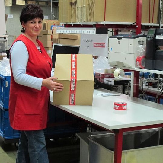 Packplatz Media Markt: In Erfurt arbeiten Fiege-Logistiker für den neuen Onlineshop des Elektronikhändlers. (Bild: Fiege) Packplatz Media Markt: In Erfurt arbeiten Fiege-Logistiker für den neuen Onlineshop des Elektronikhändlers. (Bild: Fiege)