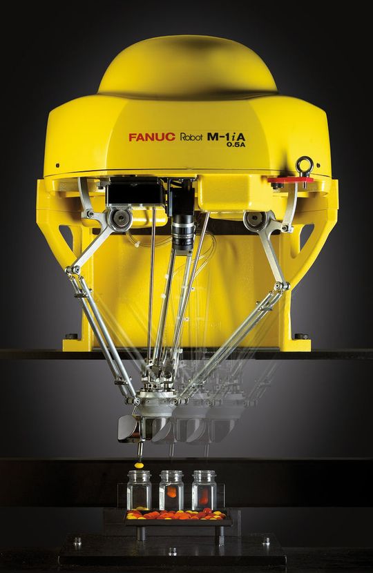 Bild 1: Der Deltaroboter eignet sich besonders für Aufgaben, wo es auf Geschwindigkeit ankommt, zum Beispiel für das Sortieren farbiger Tabletten. (Bild: Fanuc Robotics) Bild 1: Der Deltaroboter eignet sich besonders für Aufgaben, wo es auf Geschwindigkeit ankommt, zum Beispiel für das Sortieren farbiger Tabletten. (Bild: Fanuc Robotics)