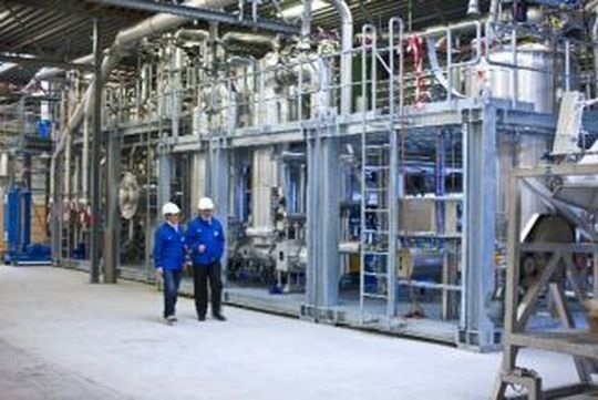 PLA-Anlage in Etten Leur/Nierderlande mit einer Kapazität von 5000 Tonnen pro Jahr. (Bild: Sulzer) PLA-Anlage in Etten Leur/Nierderlande mit einer Kapazität von 5000 Tonnen pro Jahr. (Bild: Sulzer)