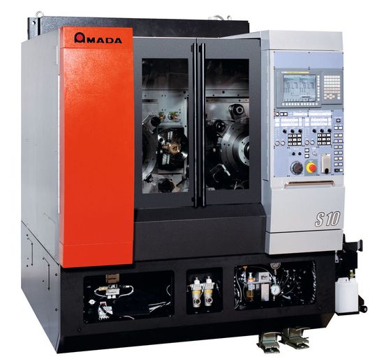 Amada S10: Multifunktionales Drehzentrum mit geringstem Platzbedarf. (Bild: Amada) Amada S10: Multifunktionales Drehzentrum mit geringstem Platzbedarf. (Bild: Amada)