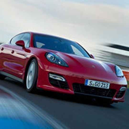 Der Panamera ist künftig auch mit turbolosen 430 PS bestellbar. Der Panamera ist künftig auch mit turbolosen 430 PS bestellbar.