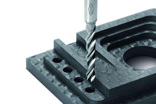 Der neue Bohrer MEGA-Drill-Composite-UDX verbindet hohe Prozesssicherheit mit langen Standzeiten in allen CFK-Materialien (Bild: Mapal)