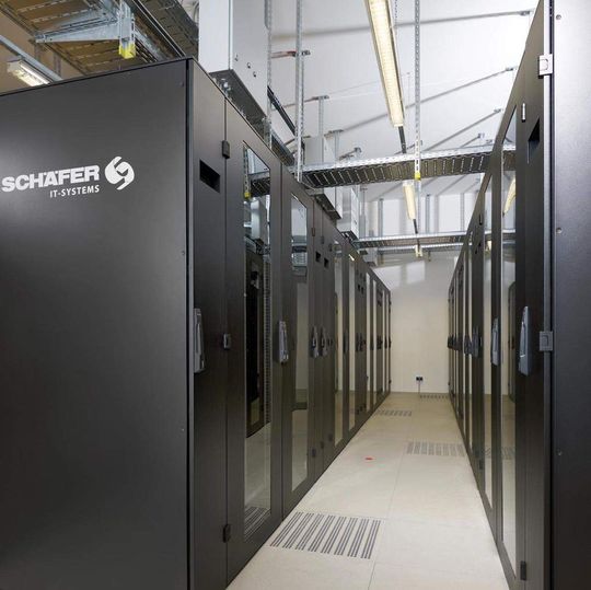 Im "New Datacenter" der Universität Siegen. (Bild: Schäfer) Im "New Datacenter" der Universität Siegen. (Bild: Schäfer)
