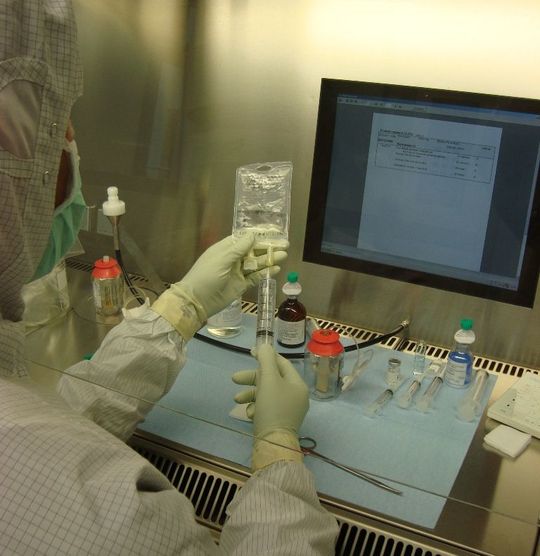In der Krankenhausapotheke der Havelland Kliniken werden Infusionen und Injektionen zur Krebstherapie ... (Bild: Schilling Engineering) In der Krankenhausapotheke der Havelland Kliniken werden Infusionen und Injektionen zur Krebstherapie ... (Bild: Schilling Engineering)