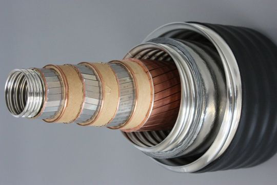 BSCCO-Supraleiterkabel: Das weltweit längste Supraleiterkabel wird in Essen installiert (Bild: Nexans) BSCCO-Supraleiterkabel: Das weltweit längste Supraleiterkabel wird in Essen installiert (Bild: Nexans)