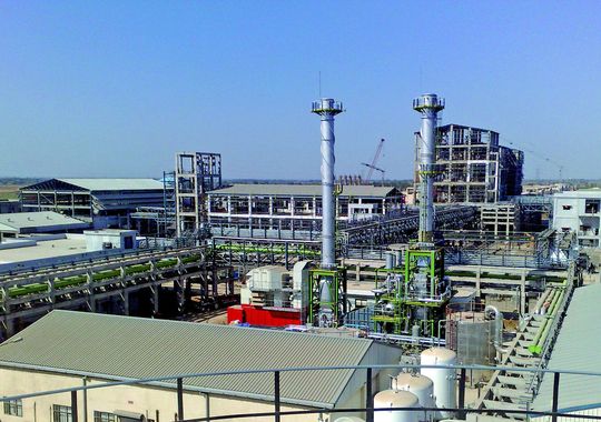 Der Lanxess-Standort in Jhagadia/Indien, soll die stark wachsende Indische Wirtschaft mit Kunststoffen für die Automobil- und Reifenindustrie versorgen. (Bild: Lanxess) Der Lanxess-Standort in Jhagadia/Indien, soll die stark wachsende Indische Wirtschaft mit Kunststoffen für die Automobil- und Reifenindustrie versorgen. (Bild: Lanxess)