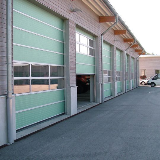 Die Optik der Fiberglasplatten schafft beeindruckende Gebäudeansichten. (Bild: Butzbach) Die Optik der Fiberglasplatten schafft beeindruckende Gebäudeansichten. (Bild: Butzbach)