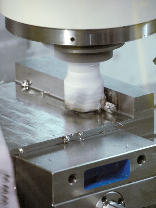 Das revolutionäre Flüssigstickstoff-Kühlsystem ist eine umweltfreundliche Kühltechnologie, dank der völlig neue Bearbeitungsmöglichkeiten und Standzeiten der Werkzeuge generiert werden können. (Bild: Mag Ias) Das revolutionäre Flüssigstickstoff-Kühlsystem ist eine umweltfreundliche Kühltechnologie, dank der völlig neue Bearbeitungsmöglichkeiten und Standzeiten der Werkzeuge generiert werden können. (Bild: Mag Ias)