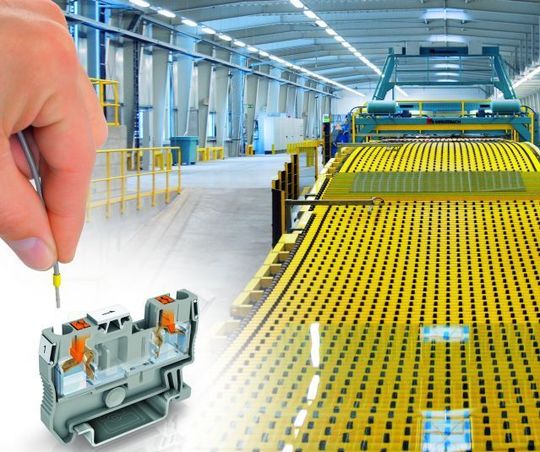 Bei den Flachglasbearbeitungsstraßen setzt die Grenzebach Maschinenbau GmbH auf die Push-In-Anschlussklemmen von Phoenix Contact. (Bild: Phoenix Contact)