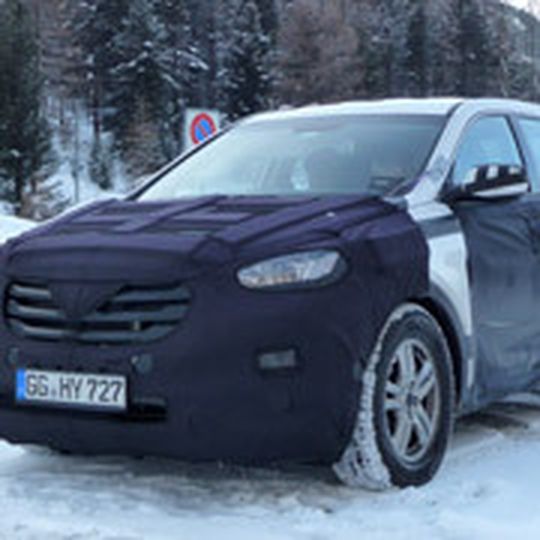 Hyundai testet derzeit noch den im Herbst kommenden Santa-Fe-Nachfolger. Hyundai testet derzeit noch den im Herbst kommenden Santa-Fe-Nachfolger.