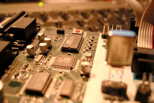 Klarheit ist gefordert: Insbesondere für die Entwicklung eingebetteter Softwaresysteme ist es wichtig, Transparenz zwischen den Anforderungen und den Artefakten herzustellen, in denen die Requirements umgesetzt sind. Klarheit ist gefordert: Insbesondere für die Entwicklung eingebetteter Softwaresysteme ist es wichtig, Transparenz zwischen den Anforderungen und den Artefakten herzustellen, in denen die Requirements umgesetzt sind.