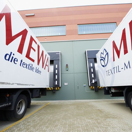 Sicherheit bei der Verladung ist bei Mewa wichtig, deshalb entschied sich das Unternehmen für die Dock Control von Hörmann. (Bild: Mewa/Hörmann) Sicherheit bei der Verladung ist bei Mewa wichtig, deshalb entschied sich das Unternehmen für die Dock Control von Hörmann. (Bild: Mewa/Hörmann)