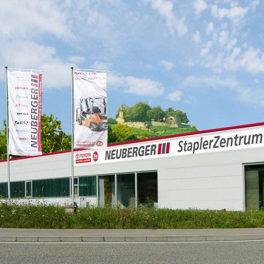 Seit Anfang Februar 2012 vertritt das neue Neuberger-Staplerzentrum im Weinsberger Industriegebiet Holderbusch das Stapler- und Lagertechnikgeräte-Vollsortiment von Toyota. (Bild: Neuberger) Seit Anfang Februar 2012 vertritt das neue Neuberger-Staplerzentrum im Weinsberger Industriegebiet Holderbusch das Stapler- und Lagertechnikgeräte-Vollsortiment von Toyota. (Bild: Neuberger)