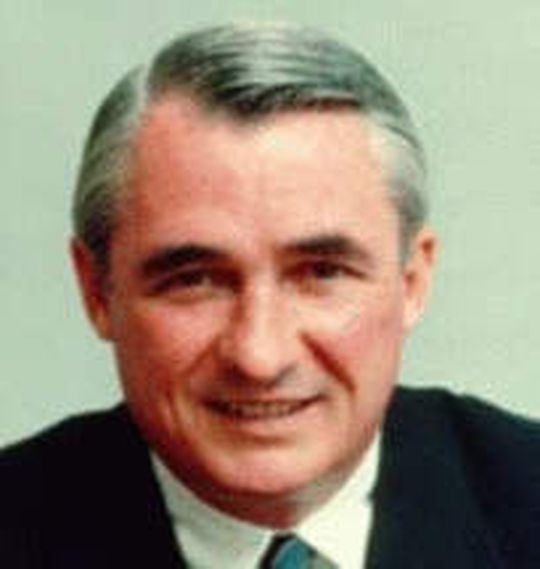 John Akers wurde nach seinem Ausscheiden bei IBM als „Relikt aus der Mainframe-Ära“ karikiert. (IBM)