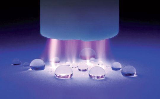 Bild 1: Durch Oberflächenbehandlungen lassen sich Präzisionsteile und Schläuche zu kundenindividuellen Lösungen anreichern. (Bild: Helix Medical) Bild 1: Durch Oberflächenbehandlungen lassen sich Präzisionsteile und Schläuche zu kundenindividuellen Lösungen anreichern. (Bild: Helix Medical)