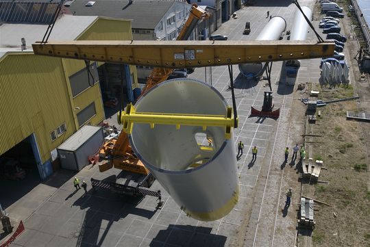 Schweißungen werden zunehmend an den Türmen vorgenommen, folglich gewinnen Normen für deren sichere Durchführung und Beurteilung an Bedeutung. (Bild: Alpha Ventus) Schweißungen werden zunehmend an den Türmen vorgenommen, folglich gewinnen Normen für deren sichere Durchführung und Beurteilung an Bedeutung. (Bild: Alpha Ventus)