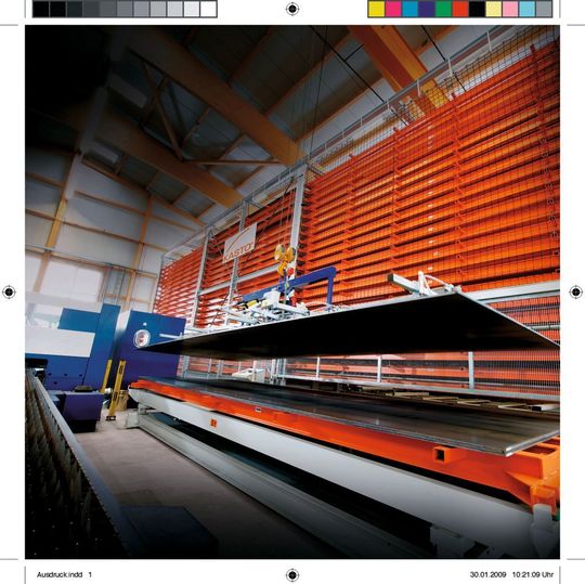 Längslager Uniline für Bleche bis 6 m Länge mit Auslagerstation zum Bestücken einer Flachbettlasermaschine. (Kasto) Längslager Uniline für Bleche bis 6 m Länge mit Auslagerstation zum Bestücken einer Flachbettlasermaschine. (Kasto)