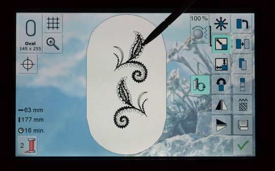 Der hochaufgelöste 7-Zoll-Touchscreen macht die Bedienung komfortabel. (Bild: Bernina) Der hochaufgelöste 7-Zoll-Touchscreen macht die Bedienung komfortabel. (Bild: Bernina)