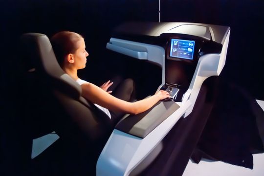 Auf dem Engel-Messestand können die Besucher schon mal im Cockpit der Zukunft Platz nehmen. (Bild: Engel) Auf dem Engel-Messestand können die Besucher schon mal im Cockpit der Zukunft Platz nehmen. (Bild: Engel)