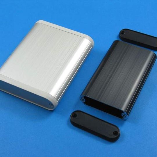 Aluminiumgehäuse der Serie EST von Elpac schützen Leiterplatten und andere empfindliche Bauteile. (Bild: Elpac)