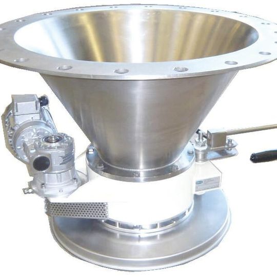 Mithilfe eines Schwenkschiebers der Kokeisl-Dosiervorrichtung können Schüttgüter stufenlos abgefüllt werden. (Bild: Kokeisl)