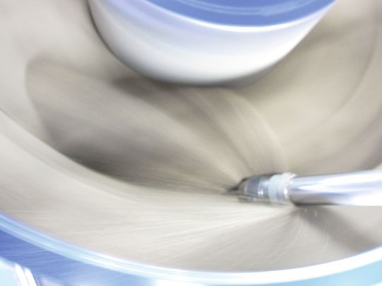 Die Finishbearbeitung eines 10-mm-Bohrers im Gleitschliffprozess wurde auf 4 bis 8 min verkürzt. In dieser Zeit wurden die Schneidkanten auf 8 bis 10 µm verrundet und die Rauigkeit Ra in de Spannut auf 0,1 µm reduziert. (Bild: Otec) Die Finishbearbeitung eines 10-mm-Bohrers im Gleitschliffprozess wurde auf 4 bis 8 min verkürzt. In dieser Zeit wurden die Schneidkanten auf 8 bis 10 µm verrundet und die Rauigkeit Ra in de Spannut auf 0,1 µm reduziert. (Bild: Otec)