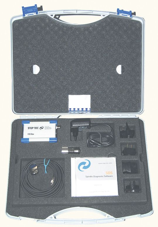 Das mobile Vibrationsmess- und -diagnosesystem ist in einem stabilen Koffer mitsamt der kompletten Auswerteelektronik (V3D-Box) und allen Kabeln untergebracht. Bild: Step-Tec Das mobile Vibrationsmess- und -diagnosesystem ist in einem stabilen Koffer mitsamt der kompletten Auswerteelektronik (V3D-Box) und allen Kabeln untergebracht. Bild: Step-Tec