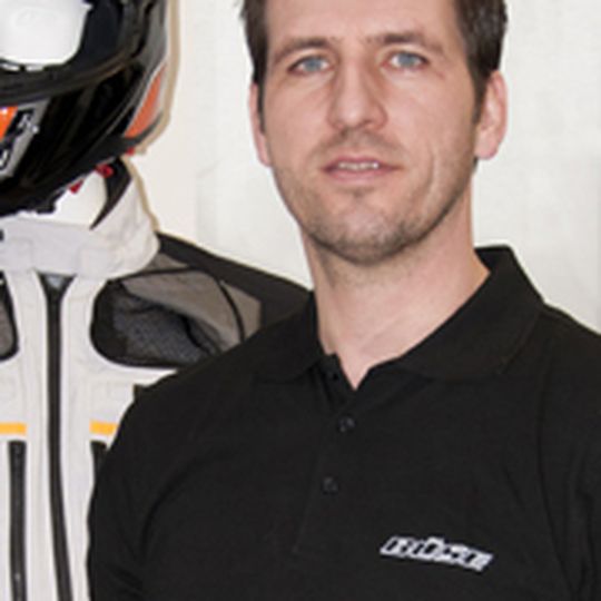 Ex-Yamaha-Mann Axel Giesen verstärkt seit Jahresbeginn das Büse-Team. Ex-Yamaha-Mann Axel Giesen verstärkt seit Jahresbeginn das Büse-Team.
