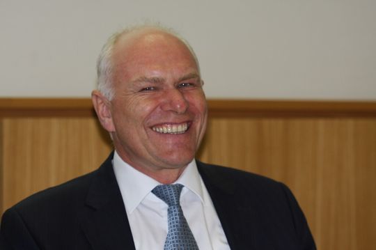 Swissmem-Präsident Hans Hess schaut trotz der stagnierenden Umsätze sehr zuversichlich in die Zukunft. Grund: die Schweizer MEM-Industrie weiss sich auf die schwierigen Rahmenbedigungen perfekt einzustellen. (Böhm) Swissmem-Präsident Hans Hess schaut trotz der stagnierenden Umsätze sehr zuversichlich in die Zukunft. Grund: die Schweizer MEM-Industrie weiss sich auf die schwierigen Rahmenbedigungen perfekt einzustellen. (Böhm)
