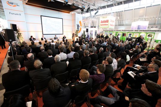 Ein Merkmal der Messe sind die direkt in den Messehallen stattfindenden kompetenten Fachforen. (Euroexpo) Ein Merkmal der Messe sind die direkt in den Messehallen stattfindenden kompetenten Fachforen. (Euroexpo)
