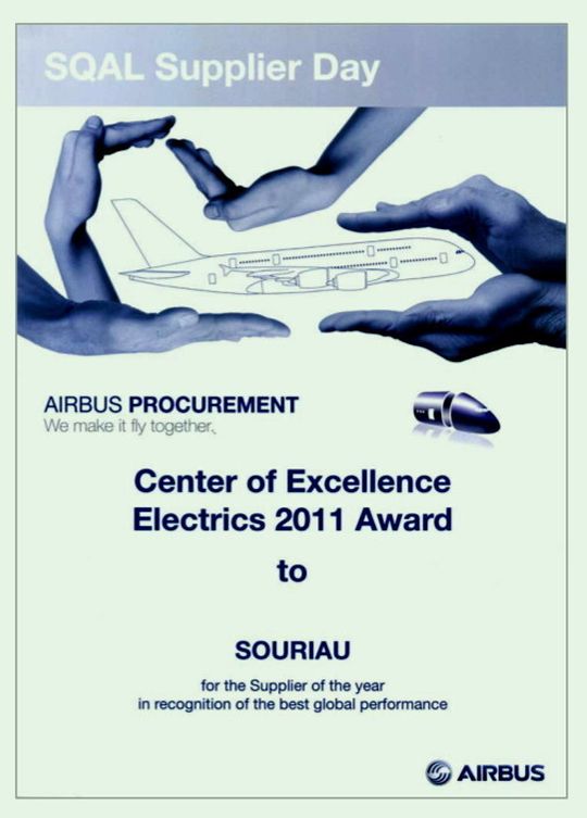 Cinquième Prix du Meilleur fournisseur d'Airbus décerné à Souriau pour ses prestations durant l'année 2011. (Image: Souriau) Cinquième Prix du Meilleur fournisseur d'Airbus décerné à Souriau pour ses prestations durant l'année 2011. (Image: Souriau)