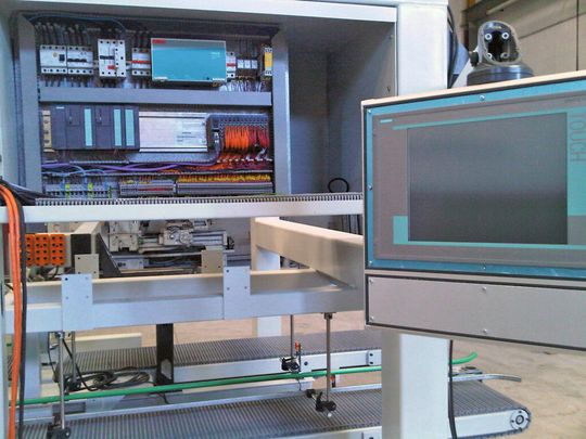 Steuerschrank mit dem Automatisierungssystem Simatic von Siemens Steuerschrank mit dem Automatisierungssystem Simatic von Siemens