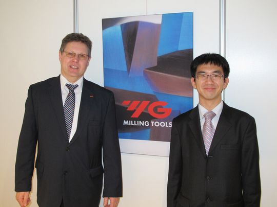 Manfred van Bebber, General Manager Deutschland (links), und Jeehang Song, Overseas Business Division Manager. (Bild: Kroh)