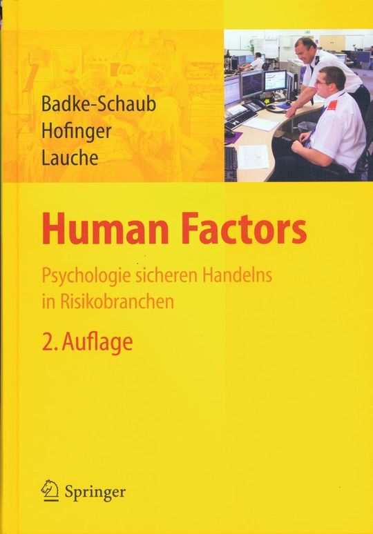 Petra Badke-Schaub, Gesine Hofinger und Kristina Lauche (Hrsg.): Human Factors – Psychologie sicheren Handelns in Risikobranchen, Springer Verlag, Berlin, Heidelberg 2012, 366 Seiten, ISBN: 978-3-642-19885-4, 49,95 Euro. (Bild: Springer)