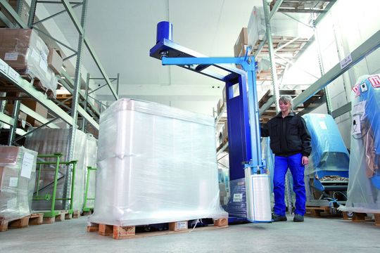 Der Mobile-Wraptor transportiert Paletten vom Lager an einen geeigneten Ort zum Einstretchen. (Bild: Antalis Verpackungen) Der Mobile-Wraptor transportiert Paletten vom Lager an einen geeigneten Ort zum Einstretchen. (Bild: Antalis Verpackungen)