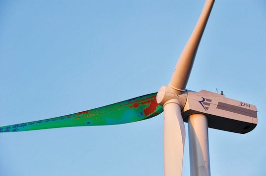 Zur optimierten Gestaltung der Rotorblätter von Windenergieanlagen setzen Konstrukteure verstärkt auf die numerische Simulation. (Bild: Repower/Even)