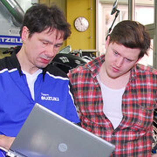 Ohne Lap-Top keine Überprüfung. (Foto: dt-press) Ohne Lap-Top keine Überprüfung. (Foto: dt-press)