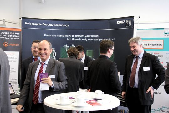 Die begleitende Fachausstellung des Anwendertags Produktpiraterie bot einen Vorgeschmack auf den Gemeinschaftsstand Produktschutz, den es auf der Hannover-Messe geben wird. (Bild: Otto)