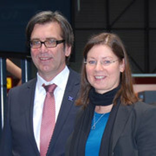 Ulrich Mehling, Geschäftsführer von Ssangyong Motors Deutschland und Marketingleiterin Ute Margetts. (Foto: Wehner) Ulrich Mehling, Geschäftsführer von Ssangyong Motors Deutschland und Marketingleiterin Ute Margetts. (Foto: Wehner)