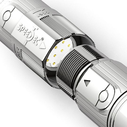 Intercontec hat mit speedtec einen sekundenschnellen Schnellverschluss entwickelt, der gerade bei beengten Platzverhältnis eingesetzt werden kann. (Bild: Intercontec) Intercontec hat mit speedtec einen sekundenschnellen Schnellverschluss entwickelt, der gerade bei beengten Platzverhältnis eingesetzt werden kann. (Bild: Intercontec)
