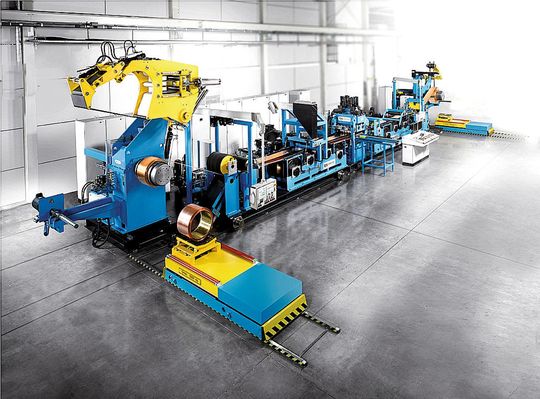 Streck-Biege-Richtanlage zum Richten von Kupferbändern mit einer Materialbreite von 430 mm, Materialdicken von 0,1 bis 0,8 mm und Anlagengeschwindigkeiten von 10 bis 200 m/min. (Bild: B+S) Streck-Biege-Richtanlage zum Richten von Kupferbändern mit einer Materialbreite von 430 mm, Materialdicken von 0,1 bis 0,8 mm und Anlagengeschwindigkeiten von 10 bis 200 m/min. (Bild: B+S)