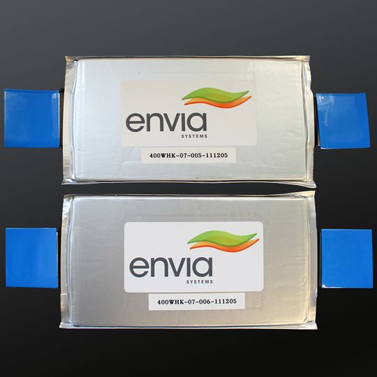 Die Lithium-Ionen-Akkus von Eniva haben eine Energiedichte von 400 Wh/kg und sind um rund die Hälfte preisgünstiger als herkömmliche Zellen Die Lithium-Ionen-Akkus von Eniva haben eine Energiedichte von 400 Wh/kg und sind um rund die Hälfte preisgünstiger als herkömmliche Zellen