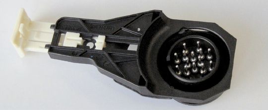 Bild 3: 16-poliger Getriebesteckverbinder für PKW-Automatikgetriebe Bild 3: 16-poliger Getriebesteckverbinder für PKW-Automatikgetriebe