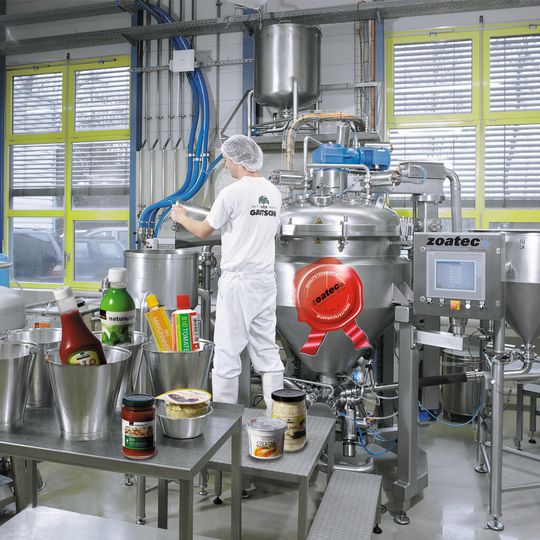 Vakuumprozessanlage für hohe Ansprüche in der Lebensmittelindustrie. (Bilder: Azo)