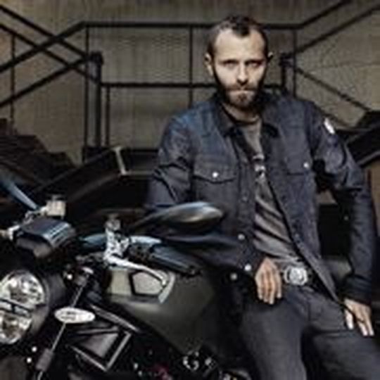 Ducati bringt die Sonderedition “Monster Diesel” auf den Markt. Military-Look für Lifestyle-Ducatisti und Fashion-Victims gleichermaßen! (Foto: Ducati) Ducati bringt die Sonderedition “Monster Diesel” auf den Markt. Military-Look für Lifestyle-Ducatisti und Fashion-Victims gleichermaßen! (Foto: Ducati)