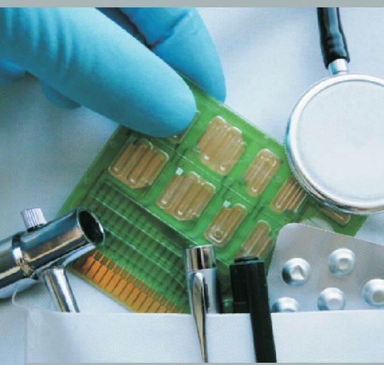 Die ivD-Plattform ist die zentrale Komponenten für die patientennahe Diagnostik. (Bilder: Fraunhofer IBMT und Fraunhofer IPM) Die ivD-Plattform ist die zentrale Komponenten für die patientennahe Diagnostik. (Bilder: Fraunhofer IBMT und Fraunhofer IPM)
