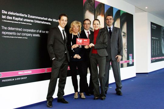 Auszeichnung mit dem Gütesiegel „Top Arbeitgeber Deutschland“ (v.l.n.r.): Jonathan Fritzkowski, Heike Bingmann, Uwe Scharf, Judith Galinski, Dr. Guido Stannek. (Loh)